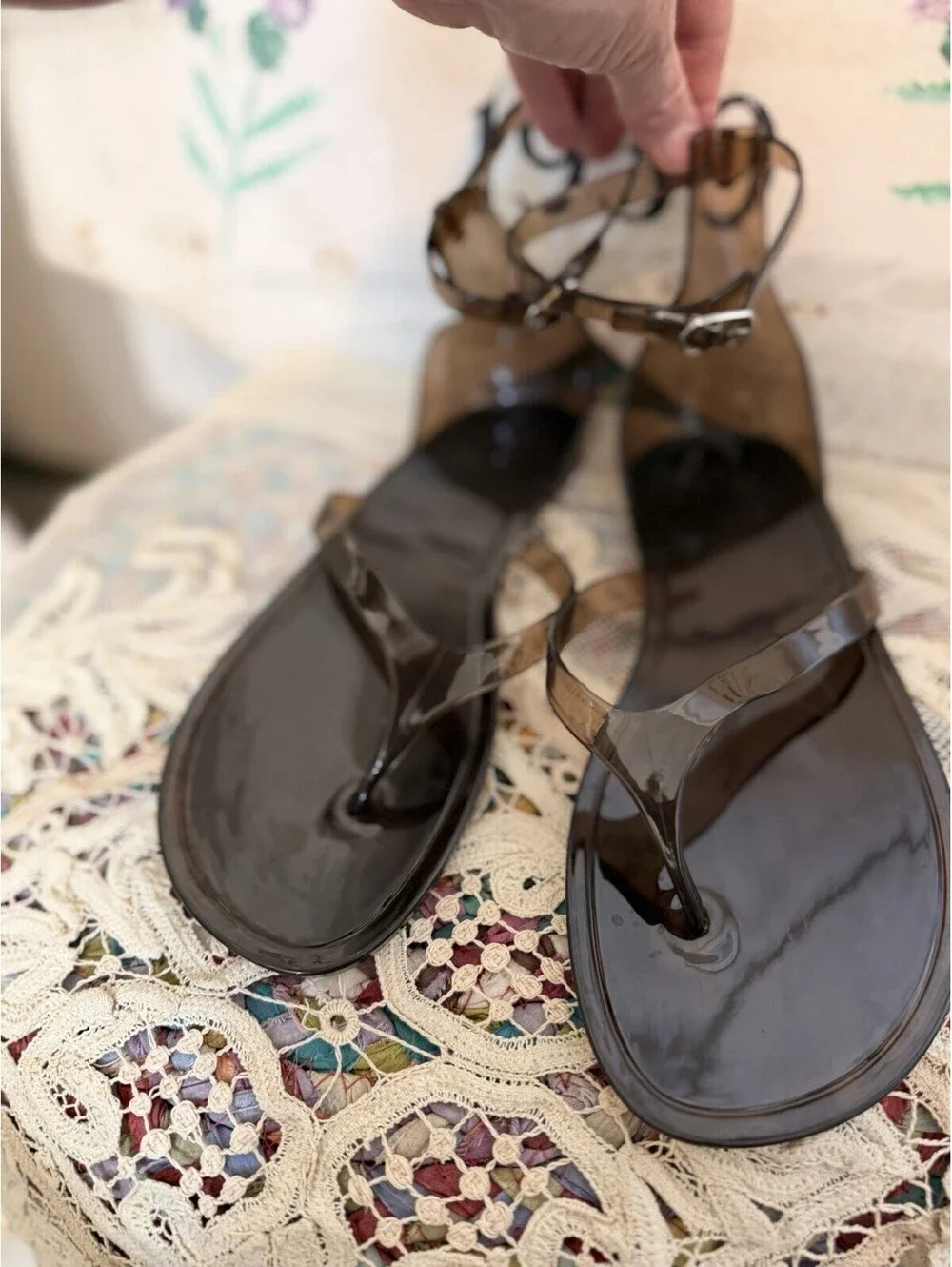 GAP Summer 2026 T-Strap Jelly Thong Sandals Flip Flops Shoes Amber Wood Womens 9